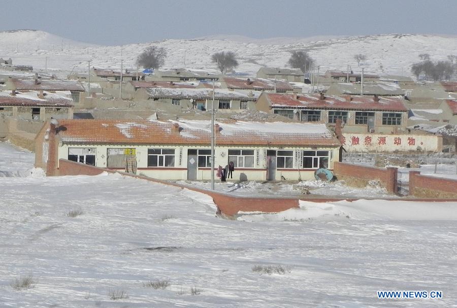 Photo taken on Dec. 26, 2012 shows a snow-struck village in Xilingol, north China's Inner Mongolia Autonomous Region. Recent snowstorms that struck Inner Mongolia have affected more than two million people and caused 600 million yuan (96.23 million U.S. dollars) worth of direct economic losses. (Xinhua/Li Yunping) 
