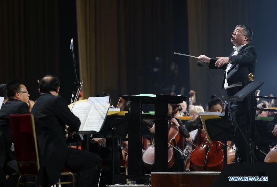 Conductor Shao En (R) performs during the 1st ocean-themed new year concert at the Great Hall of the People in Beijing, capital of China, Dec. 27, 2012. The concert, with the participation of the Russia National Orchestra and the China National Orchestra, was held here on Thursday. (Xinhua/Wan Xiang)