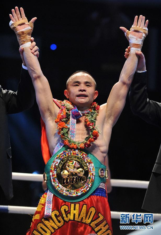 Xiong Chaozhong wins the World Boxing Council (WBC) minimumweight title, Nov 24, 2012. (Xinhua)