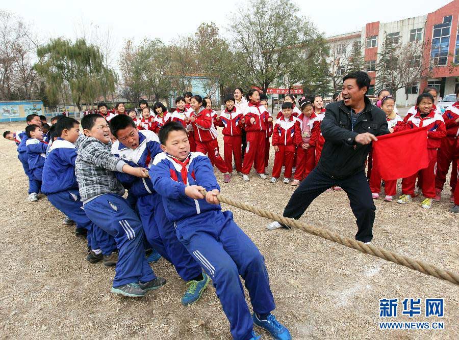 Students from Wangzhu Primary School compete in a tug-of-war game in Zibo city, Shandong province, Nov 20, 2012.  (Xinhua)