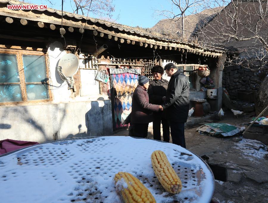 Xi Jinping (R), general secretary of the Communist Party of China (CPC) Central Committee and chairman of the CPC Central Military Commission, says goodbye to Tang Rongbin (C), an impoverished villager, and his wife in the Luotuowan Village of Longquanguan Township, Fuping County, north China's Hebei Province, Dec. 30, 2012. Xi made a tour to impoverished villages in Fuping County from Dec. 29 to 30, 2012. (Xinhua/Pang Xinglei) 