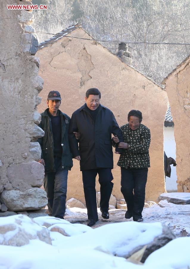 Xi Jinping (C), general secretary of the Communist Party of China (CPC) Central Committee and chairman of the CPC Central Military Commission, visits the family of Tang Zongxiu (R), an impoverished villager in the Luotuowan Village of Longquanguan Township, Fuping County, north China's Hebei Province, Dec. 30, 2012. Xi made a tour to impoverished villages in Fuping County from Dec. 29 to 30, 2012. (Xinhua/Pang Xinglei) 