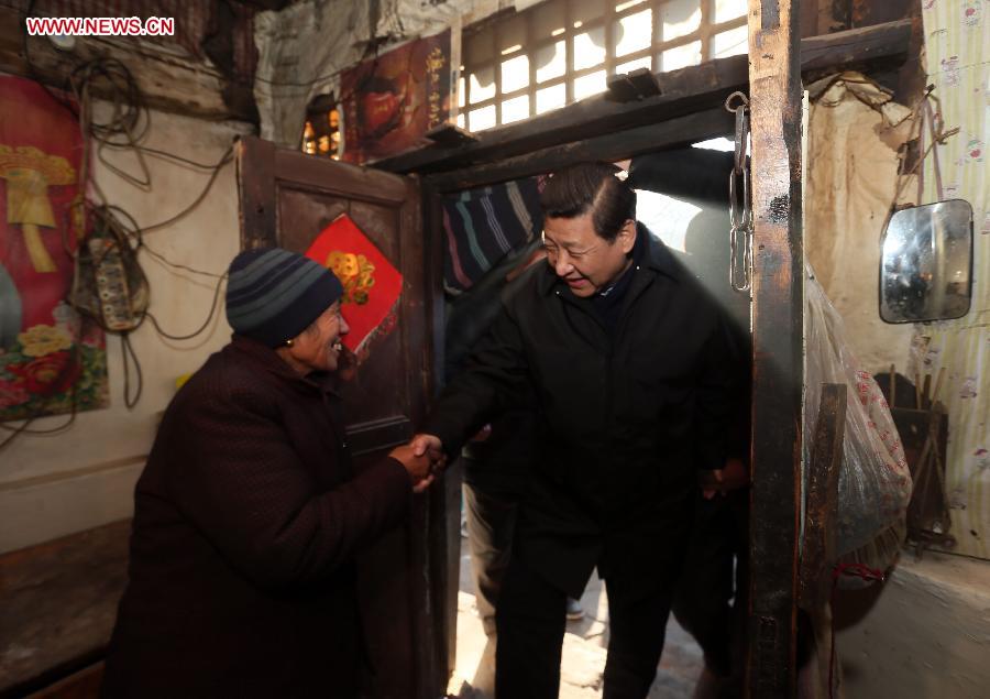 Xi Jinping (R), general secretary of the Communist Party of China (CPC) Central Committee and chairman of the CPC Central Military Commission, visits the family of Tang Rongbin, an impoverished villager in the Luotuowan Village of Longquanguan Township, Fuping County, north China's Hebei Province. Xi made a tour to impoverished villages in Fuping County from Dec. 29 to 30, 2012. (Xinhua/Lan Hongguang)