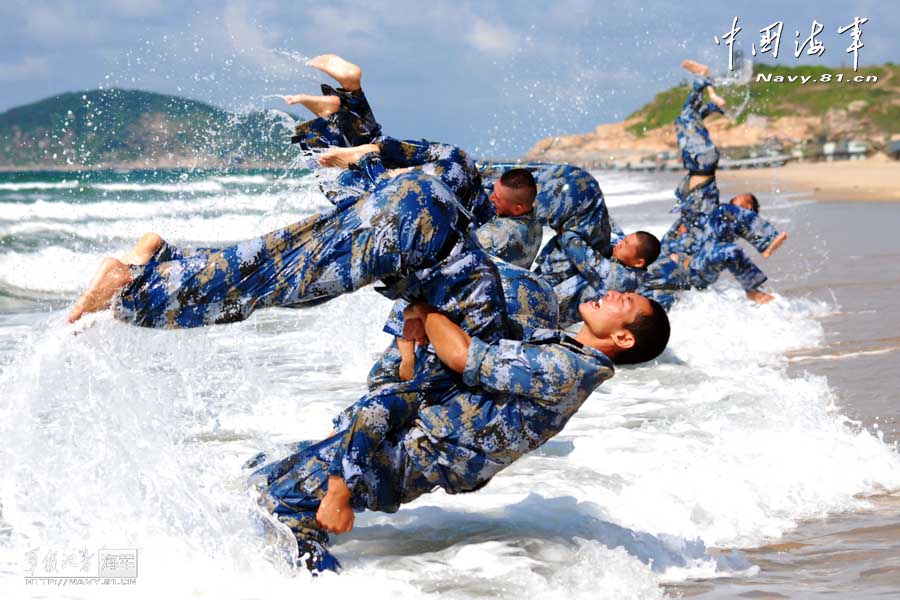 Chinese Marine Corps under the Navy of the Chinese People's Liberation Army (PLA) conducted an amphibious combat training recently. (Source: navy.81.cn)
