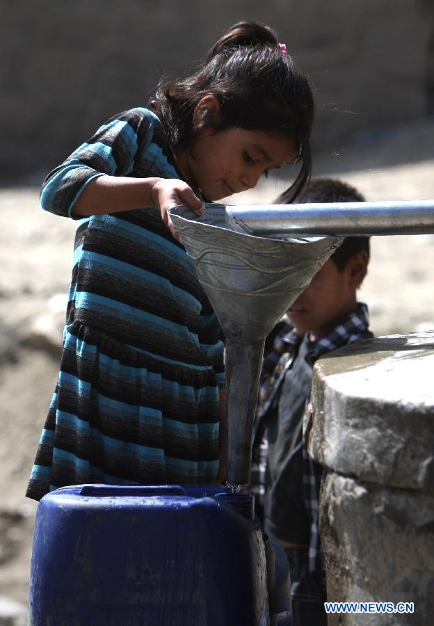 An Afghan girl fills her barrel with water at a water pump in Kabul on Oct. 6, 2012. More than half of Afghans do not have access to clean drinking water, according to Afghan officials. (Xinhua/Ahmad Massoud) 