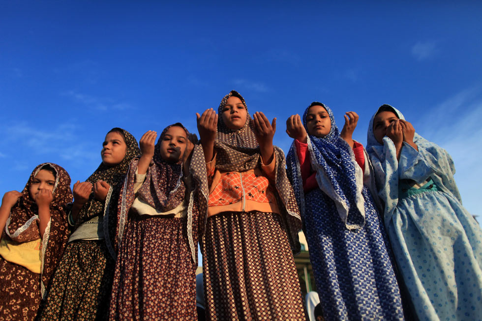 A group of Palestinian girls pray for the Eid al-Adha in Gaza City on Oct. 26, 2012. Eid al-Adha is an important Muslim celebration. (Xinhua/AFP)