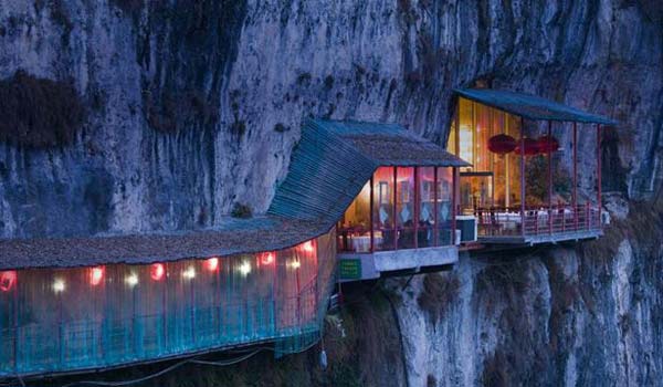 Restaurant near Sanyou Cave above the Yangtse River, Hubei, China. (Photo/Xinhua)