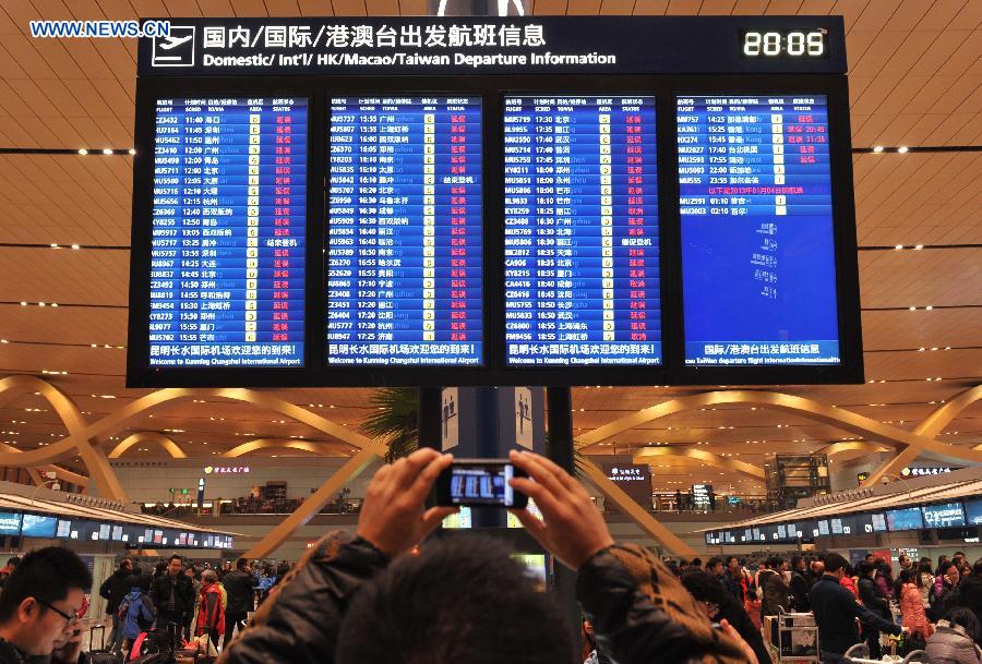 The board shows numbers of flights are delayed at Kunming Changshui International Airport in Kunming, capital of southwest China's Yunnan Province. Affected by the dense fog, a total of 434 flights were cancelled and about 7,500 passengers were trapped in the airport until 9 p.m.Thursday.(Xinhua/Lin Yiguang) 