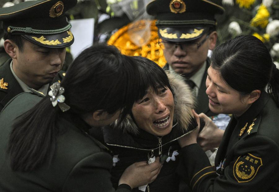 A mother of the deceased firefighter who lost life in a rescue operation on Jan. 1 at the Hangzhou Yusei Machinery Co., Ltd wails during memorial meeting in Hangzhou, capital of east China's Zhejiang Province, Jan. 4, 2013. (Xinhua/Han Chuanhao) 