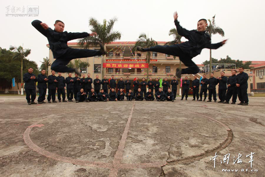 The photo shows the life of 30 Wushu masters in barrack as the newly-recruited members of the Marine Corps under the Navy of the Chinese People's Liberation Army (PLA). (navy.81.cn/Hu Kaibing, Yu Huangwei)