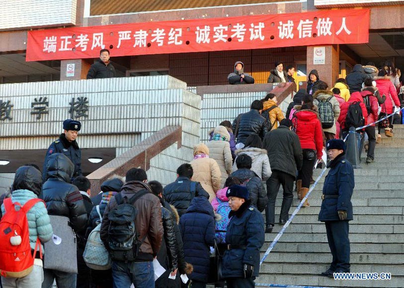 Candidates queue to enter examination rooms for sitting the National Entrance Examination for Postgraduate (NEEP) at North China University of Technology in Beijing, capital of China, Jan. 5, 2013. Examinees to take the exam on Jan. 5 are expected to hit a record high of 1.8 million this year. (Xinhua/Gong Lei)