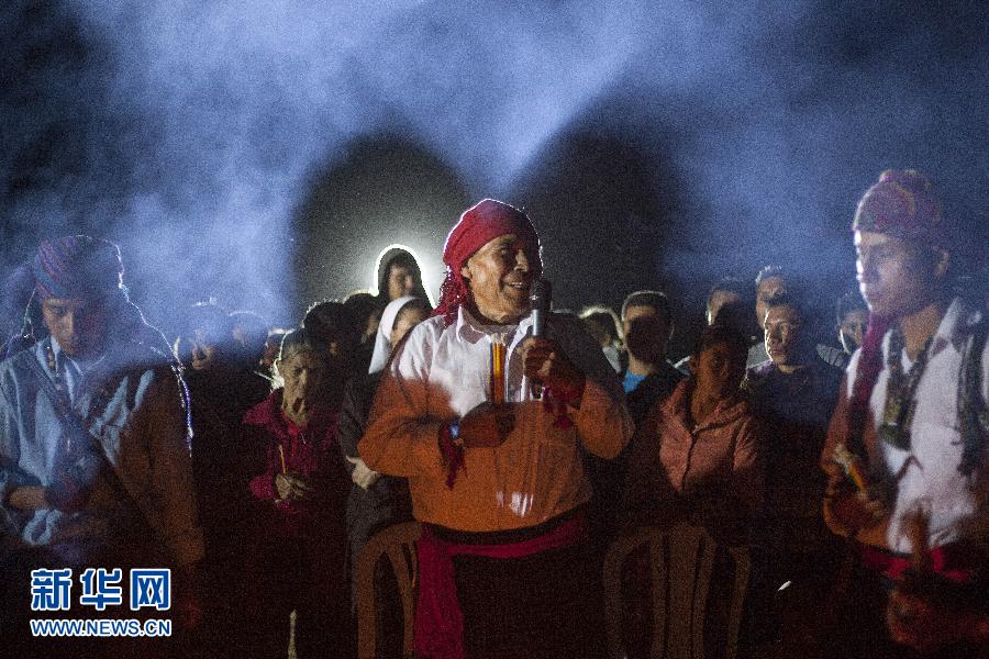 Photo shows that a Mayan priest attends a ceremony in Chimaltenango, Guatemala on December 20th. (Xinhua Photo/ Luis Echeverria)