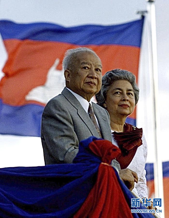 Photo shows Norodom Sihanouk, former Cambodian king, watching the Rowing ceremony with his wife. Norodom Sihanouk died at the age of 90 in Beijing, China, Oct. 15, 2012. (Xinhua/Reuters)