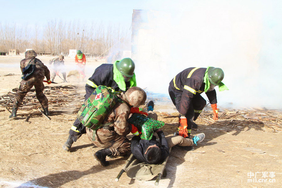 A regiment of the Lanzhou Military Area Command (MAC) of the Chinese People's Liberation Army (PLA) organizes the actual-combat training based on the information system, so as to enhance the actual combat capability and greatly promote the development of troops' military training. (mil.cnr.cn /Yuan Hongyan)