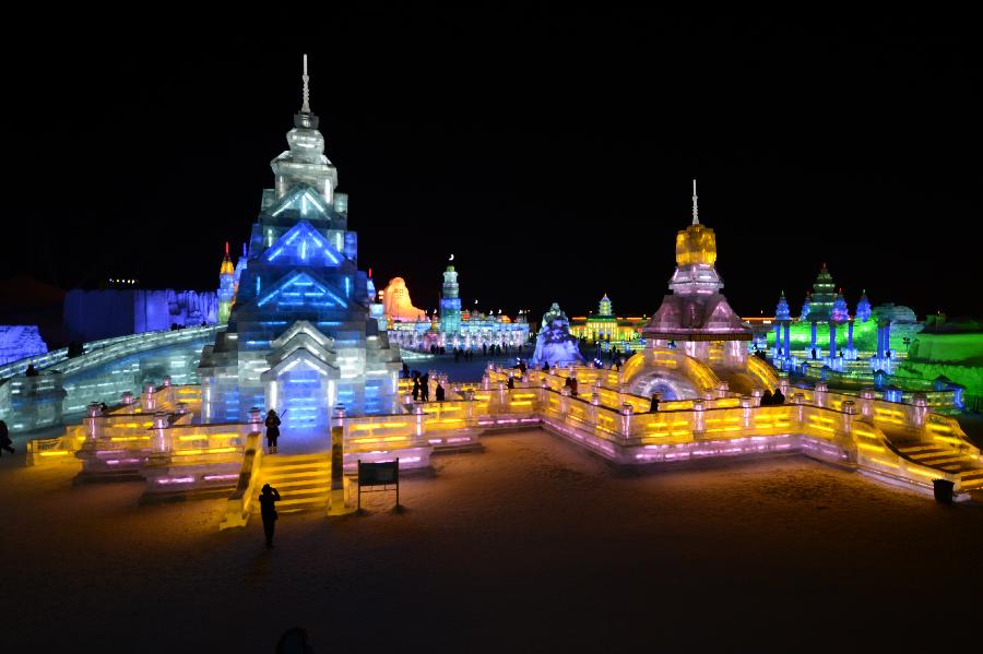 Photo taken on Jan. 5, 2013 shows the night scenery of the Ice and Snow World during the 29th Harbin International Ice and Snow Festival in Harbin, capital of northeast China's Heilongjiang Province. The festival kicked off on Saturday. (Xinhua/Wang Kai)