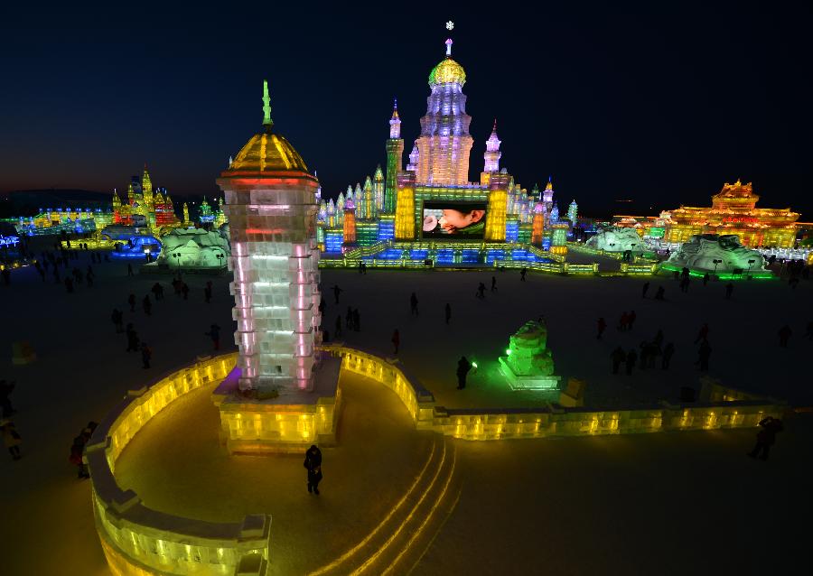 Photo taken on Jan. 5, 2013 shows the night scenery of the Ice and Snow World during the 29th Harbin International Ice and Snow Festival in Harbin, capital of northeast China's Heilongjiang Province. The festival kicked off on Saturday. (Xinhua/Wang Kai)