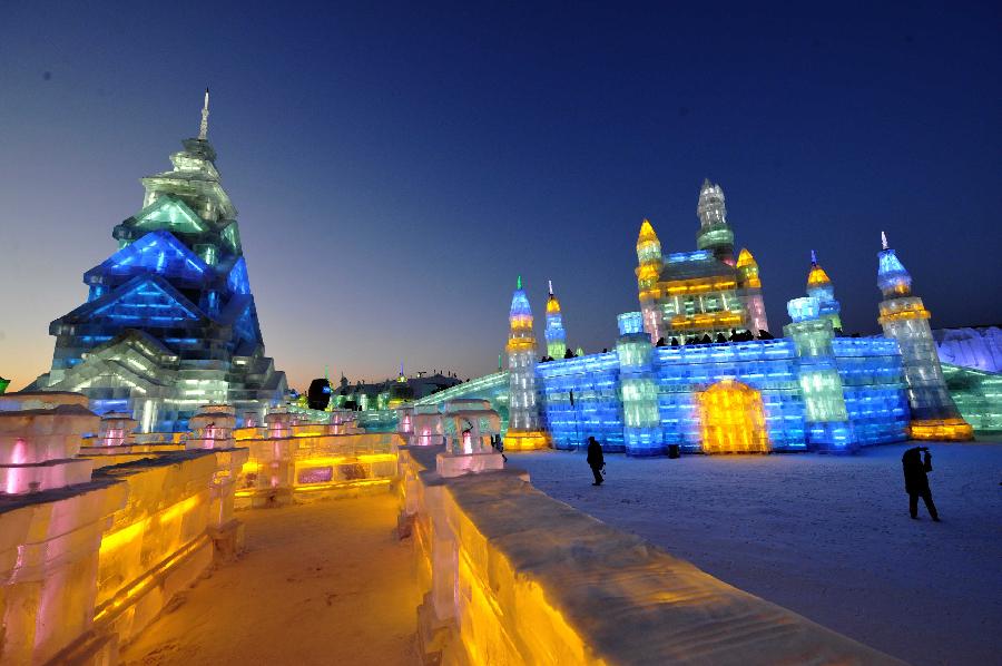 Photo taken on Jan. 5, 2013 shows the night scenery of the Ice and Snow World during the 29th Harbin International Ice and Snow Festival in Harbin, capital of northeast China's Heilongjiang Province. The festival kicked off on Saturday. (Xinhua/Wang Jianwei)