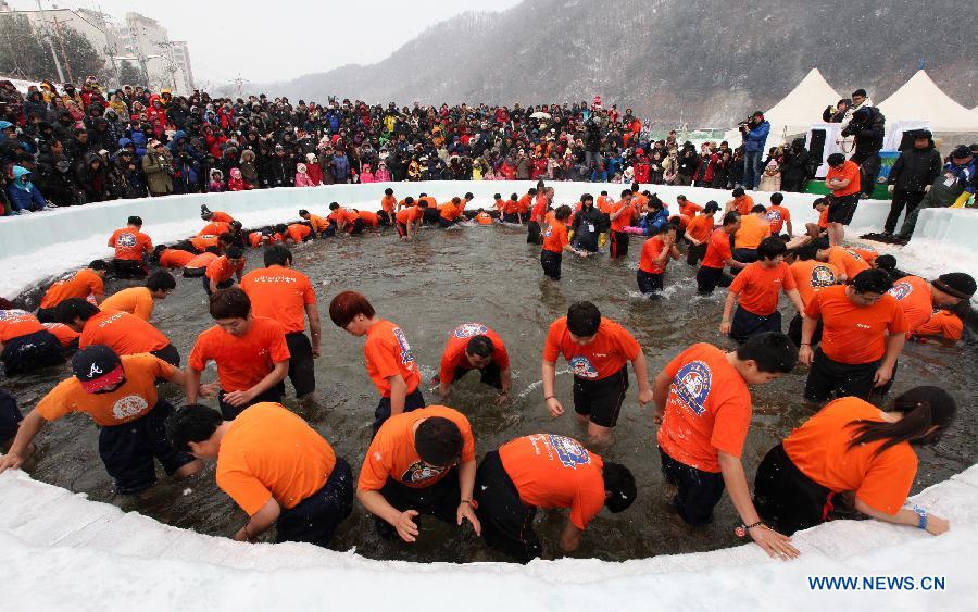 People catch fish in a river during 2013 Hwacheon Sancheoneo Ice Festival in Hwacheon, South Korea, Jan. 5, 2013. The Sancheoneo Ice Festival lasts from Jan. 5 to 27. (Xinhua/Park Jin hee) 