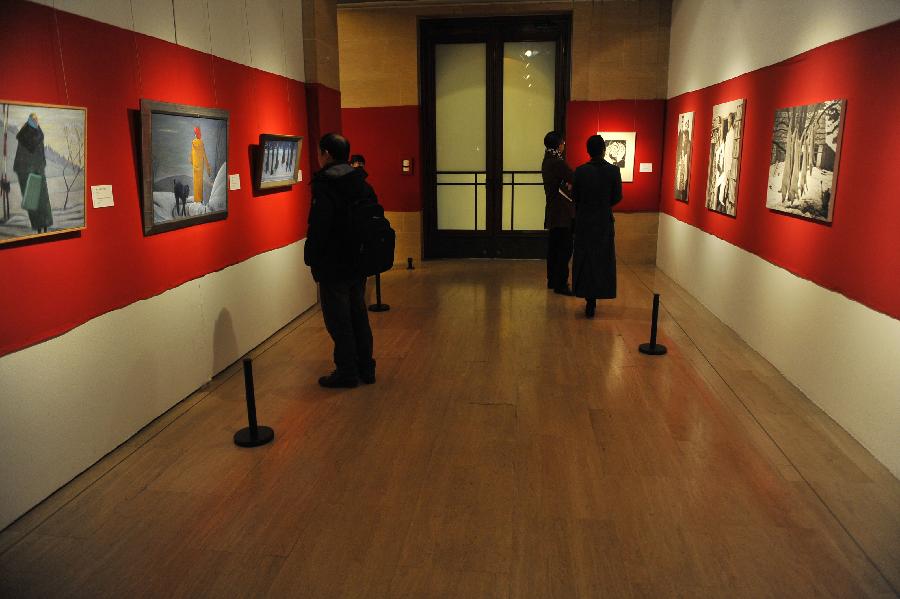 Visitors view the exhibition "Werner Berg: from Expressionism to Pop Art" in Beijing, capital of China, Jan. 5, 2013. The exhibition, which was opened at the National Art Museum of China (NAMOC) on Saturday, displays more than 70 oil paintings and 16 woodcuts created by Austrian painter Werner Berg (1904-1981). (Xinhua/Lu Peng)