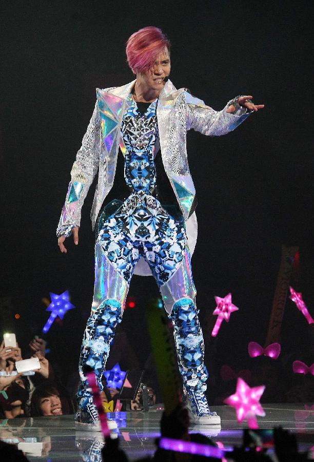 Pop singer Show Luo gives performance during a concert of his 2013 world tour "Over the Limit" at Taipei Arena in Taipei, southeast China's Taiwan, Jan. 4, 2013. (Xinhua)