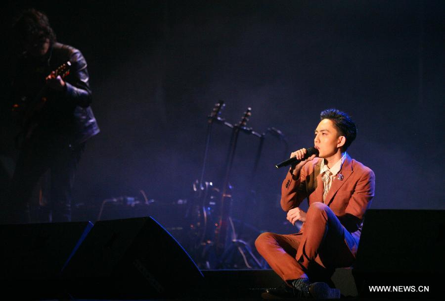 Singer Yoga Lin from China's Taiwan performs at his tour concert held in Nanjing, capital of east China's Jiangsu Province, Jan. 5, 2013. Lin started his career as the first ever champion of the most popular Taiwan TV music competition show "One Million Star". (Xinhua) 