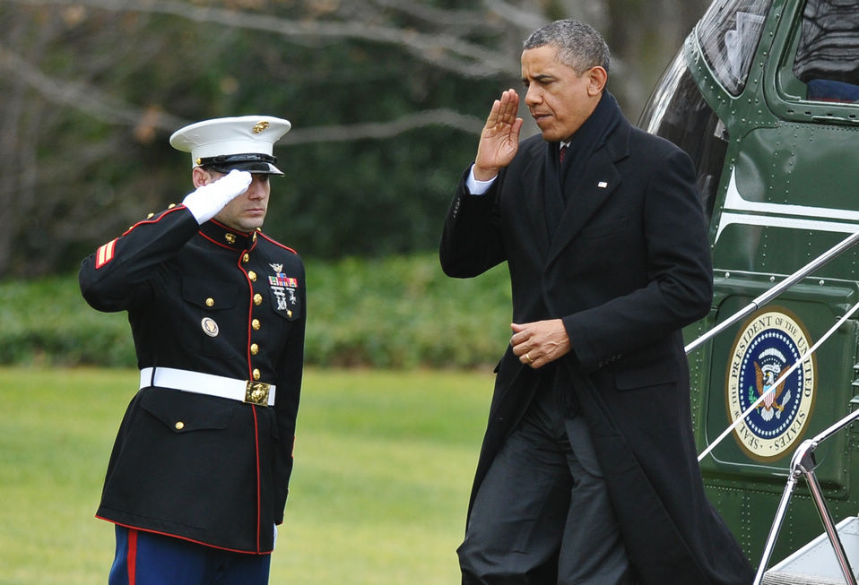 U.S. President Barack Obama arrives in Washington D.C. to pay tribute to a soldier on Dec. 27, 2012. (Xinhua/AFP)