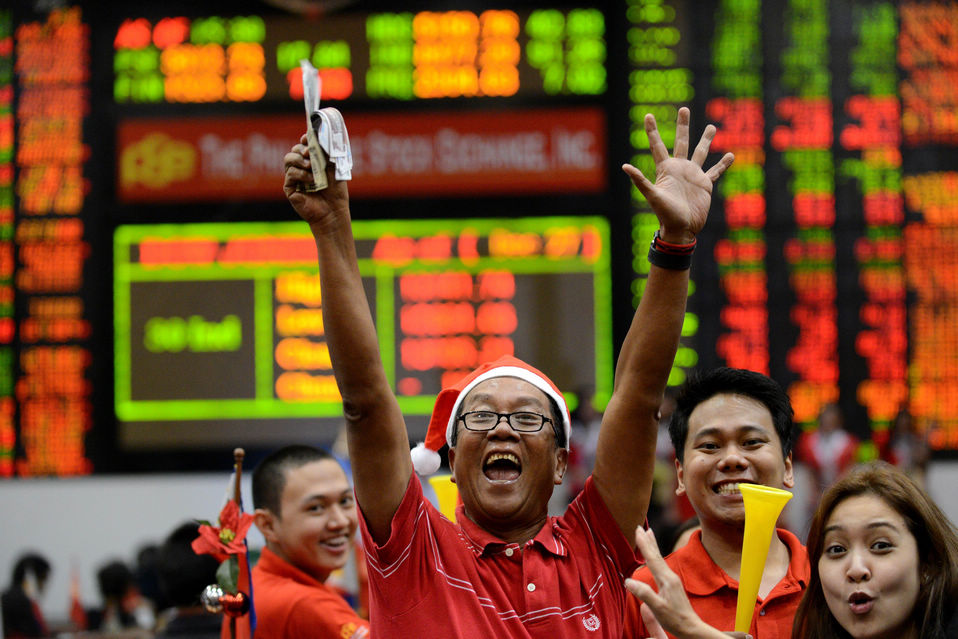 Traders celebrate during the closing ceremony of the 2012 trading year at the Philippines Stock Exchange in Manila on Dec. 28, 2012. (Xinhua/AFP)