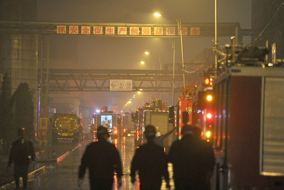 Firefighters work at the blast site in Bengbu, east China's Anhui province, Dec. 29, 2012. A department of Anhui Bayi Chemical Industry Co. Ltd. blasted on late night of Dec. 27 and the fire was not extinguished until the next day. (Xinhua/Guo Chen)