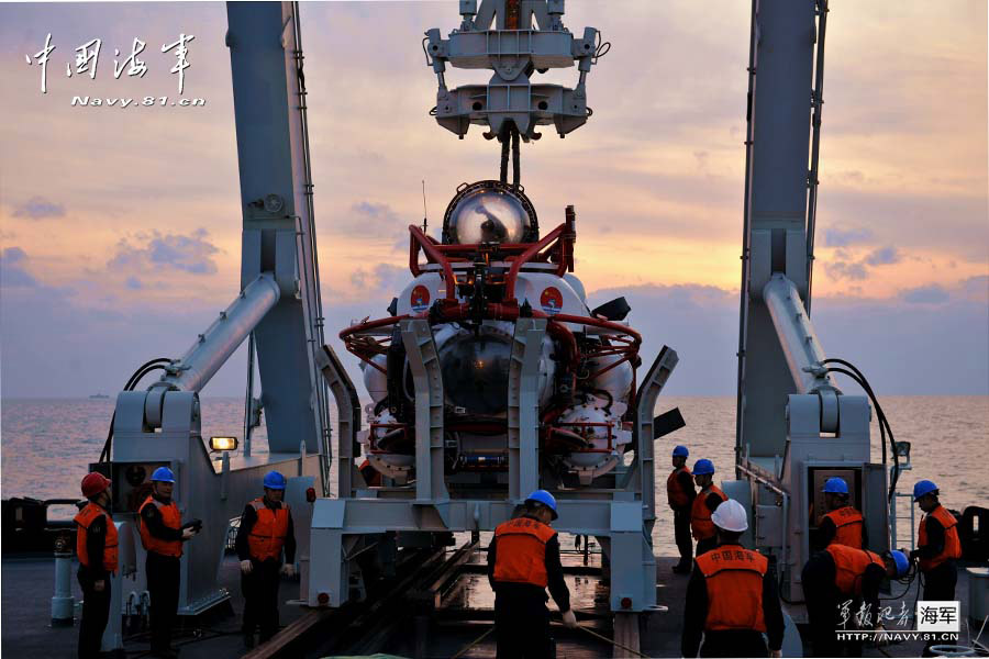 A maritime rescue detachment of the North China Sea Fleet under the Navy of the Chinese People's Liberation Army (PLA) has completed a submarine rescue and lifesaving drill successfully in the Yellow Sea. (navy.81.cn/Qian Xiaohu, Wang Songqi)