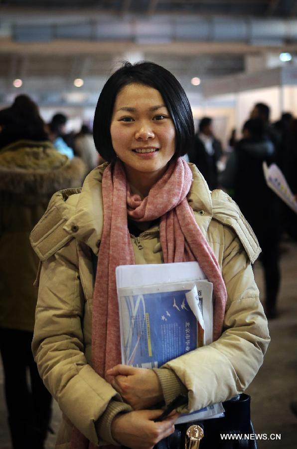 Lai Ying, a 25-year-old graduate from Beijing Forestry University who is majored in Food Science, is seen at a job fair for postgraduates in Beijing, capital of China, Jan. 6, 2013. Lai's first choice is to conduct scientific research in a research institute. Food enterprises which provide with Hukou, or household registration in Beijing, will also be taken into her account. Her expectation for a starting salary is no less than 4,000 yuan (about 642 U.S. dollars) per month. (Xinhua/Wan Xiang)