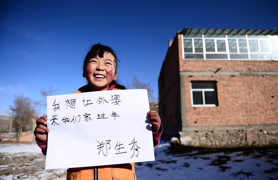 Zheng Shengxiu, 12, fifth-grade pupil of Wanquan primary school in Datong, Qinghai. Her New Year wish: I hope grandmother will be home with me for the Spring Festival. (Xinhua/Zhang Hongxiang)