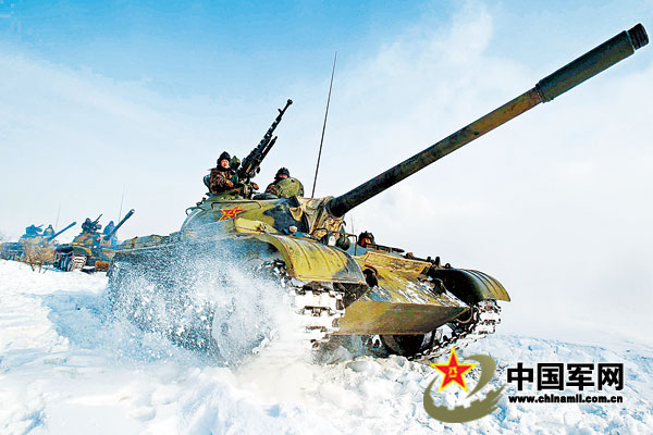 Recently, an armored regiment under the Xinjiang Military Area Command (MAC) of the Chinese People's Liberation Army (PLA) organized dozens of armored vehicles to conduct drill on snow-capped plateau, in a bid to temper troops' combat capability under extreme cold condition. (chinamil.com.cn/Wang Chuanfeng)