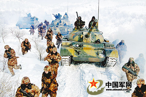 Recently, an armored regiment under the Xinjiang Military Area Command (MAC) of the Chinese People's Liberation Army (PLA) organized dozens of armored vehicles to conduct drill on snow-capped plateau, in a bid to temper troops' combat capability under extreme cold condition. (chinamil.com.cn/Liu Yong)
