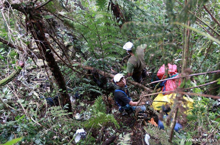 Rescuers search for debris of the crashed plane at the site where the Russian-made Sukhoi super jet-100 crashed in the Mount Salak in Bogor, West Java, Indonesia, May 11, 2012. (Xinhua/Veri Sanovri)