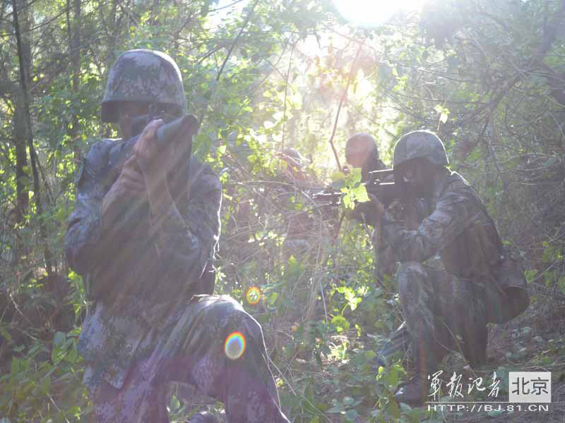 The Special Forces of the Chinese People's Liberation Army recently conduct field training in an unfamiliar area, in a bid to temper the troop's combat skills. (China Military Online) 