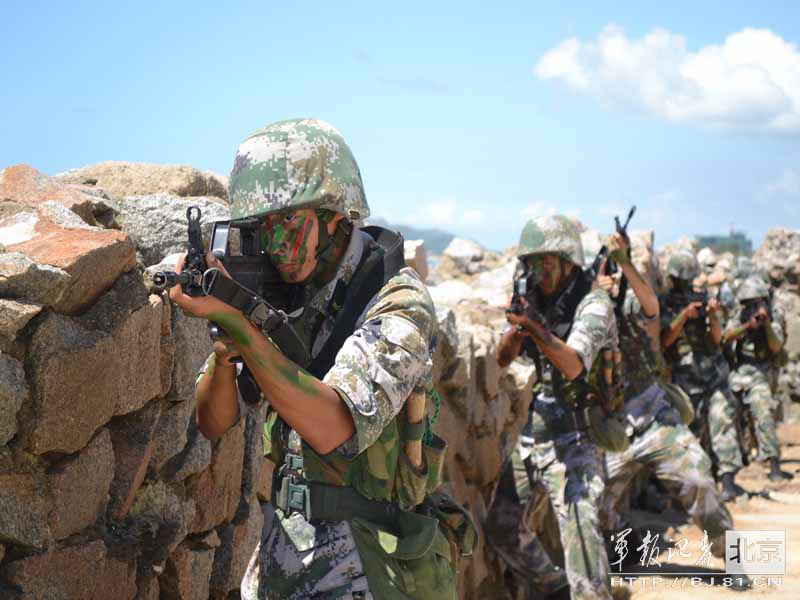 The Special Forces of the Chinese People's Liberation Army recently conduct field training in an unfamiliar area, in a bid to temper the troop's combat skills. (China Military Online) 