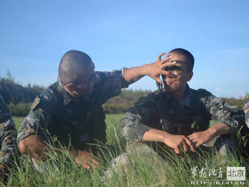 The Special Forces of the Chinese People's Liberation Army recently conduct field training in an unfamiliar area, in a bid to temper the troop's combat skills. (China Military Online) 