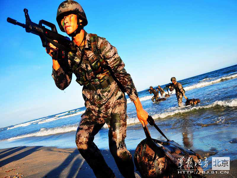 The Special Forces of the Chinese People's Liberation Army recently conduct field training in an unfamiliar area, in a bid to temper the troop's combat skills. (China Military Online) 