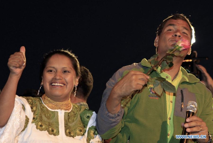  Ecuador's President and presidential candidate Rafael Correa (R) attends a running campaign in Quito, capital of Ecuador, on Jan. 7, 2013. Ecuador will hold presidential election on Feb. 17. (Xinhua/Santiago Armas) 