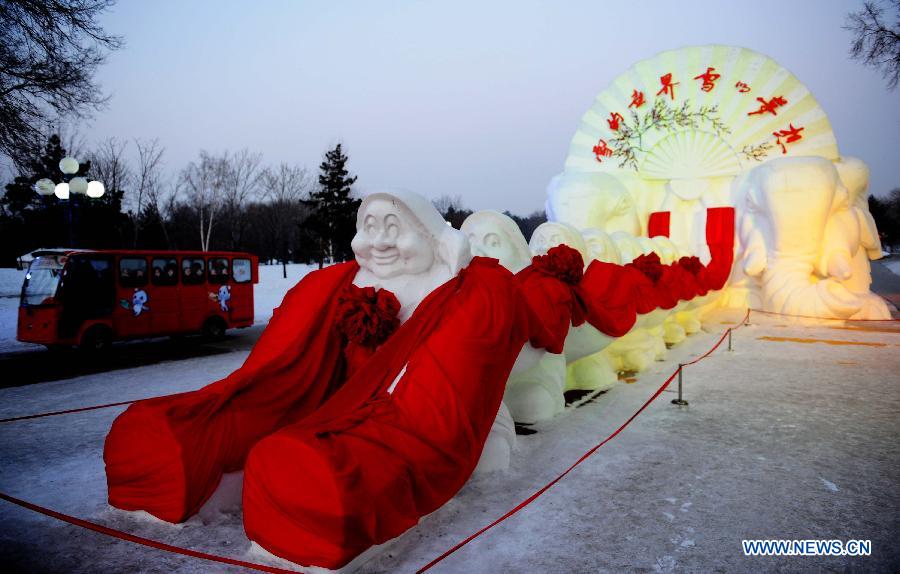 Snow sculptures are seen in the 25th China (Harbin) International Snow Sculpture Art Expo in Harbin, capital of northeast China's Heilongjiang Province, on Jan. 8, 2013. The expo covers an area of 600,000 square meters and used 100,000 cubic meters of snow. (Xinhua/Wang Jianwei) 