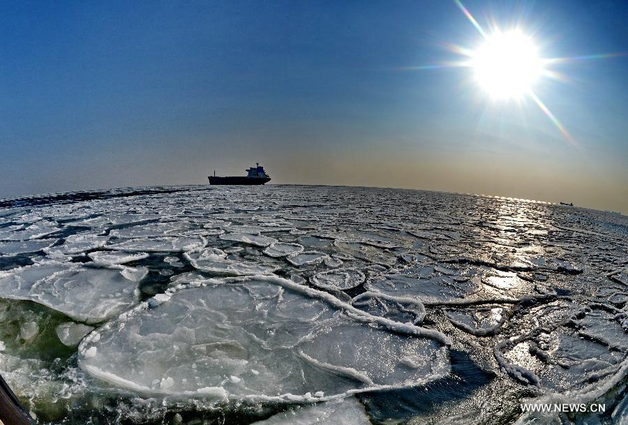 A vessel sails on the sea covered by drift ice, in Qinhuangdao, north China's Hebei Province, Jan. 8, 2013. A cold snap has created a layer of thick sea ice in the offshore areas of the Bohai Bay in Hebei Province. (Xinhua/Yang Shiyao)
