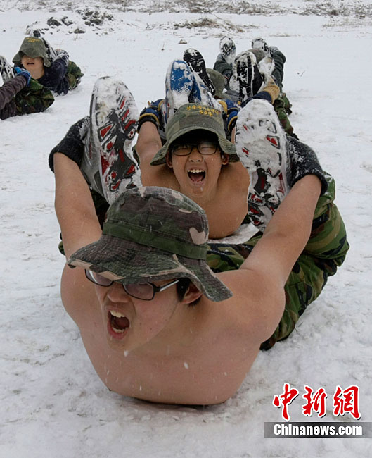 South Korean primary and secondary school students have military training in snow without shirts in a boot camp in Daebu, Ansan, South Korea, Dec. 27, 2010. (Photo/Chinanews.com)