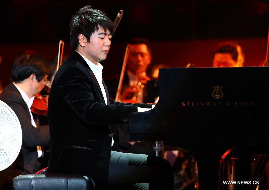 Pianist Lang Lang gives performance during his new year concert in Wuhu City, east China's Anhui Province, Jan. 8, 2013. (Xinhua) 