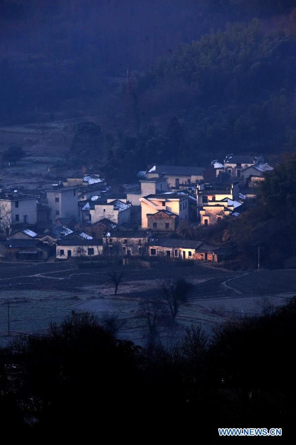 Photo taken on Jan.10, 2013 shows the scenery of Tachuan ancient village in Huangshan City, east China's Anhui Province. (Xinhua/Shi Guangde)  