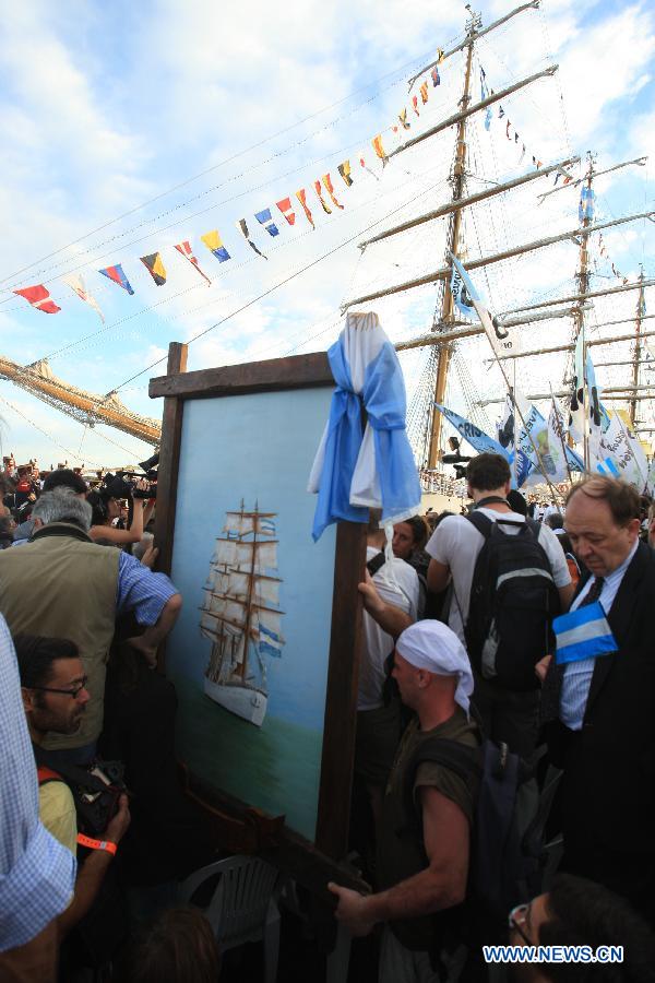 The photo taken on Jan. 9, 2013 shows a painting at the ceremony for Argentina's Frigate Libertad's arrival in the port of Mar del Plata, Argentina. The Frigate Libertad, which was held in Ghana from Oct. 2 to Dec, 19, 2012 due to a court order, arrived in Mar del Plata on Wednesday, according to local press. (Xinhua/TELAM)