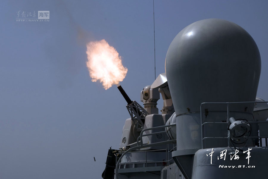 The "Qingdao" guided-missile destroyer of the Chinese Navy conducts live-fire drill. (navy.81.cn/Zhang Qun)