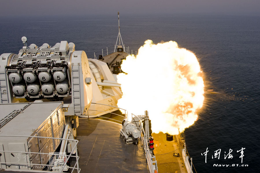 The "Qingdao" guided-missile destroyer of the Chinese Navy conducts live-fire drill. (navy.81.cn/Zhang Qun)