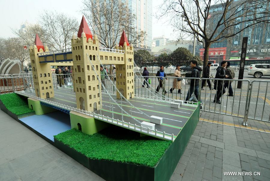 A miniature monument of the Tower Bridge is seen on a street in Xi'an, capital of northwest China's Shaanxi Province, Jan. 10, 2013. A collection of miniatures of 10 world cultural heritages are on show here. (Xinhua/Li Yibo) 
