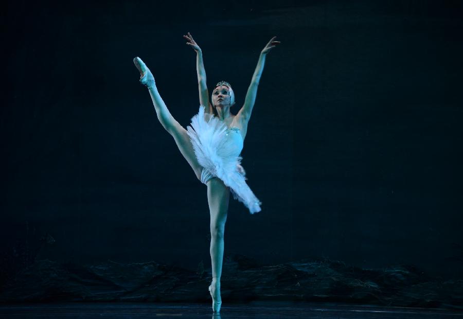 A dancer of the Russian State Bullet performs "Swan Lake" at the Gansu Grand Theatre in Lanzhou, capital of northwest China's Gansu Province, Jan. 11, 2013. (Xinhua/Jia Xiaoyun) 