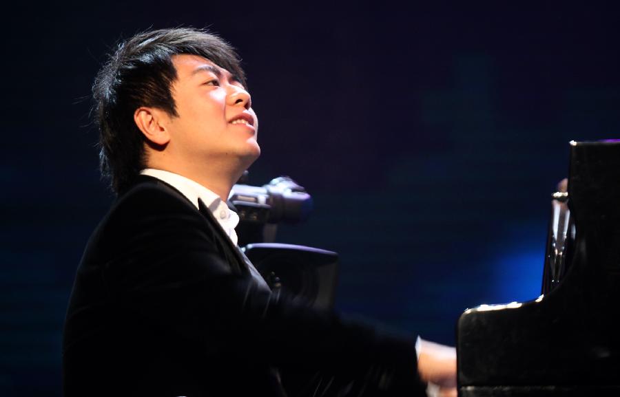 Pianist Lang Lang performs during his 2013 Nanjing New Year Concert at the Olympic Sports Center Gymnasium in Nanjing, capital of east China's Jiangsu Province, Jan. 12, 2013. (Xinhua/Xia Yi) 